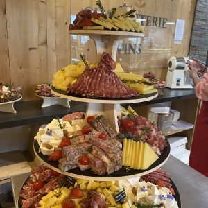 piece montee fromage et charcuteries